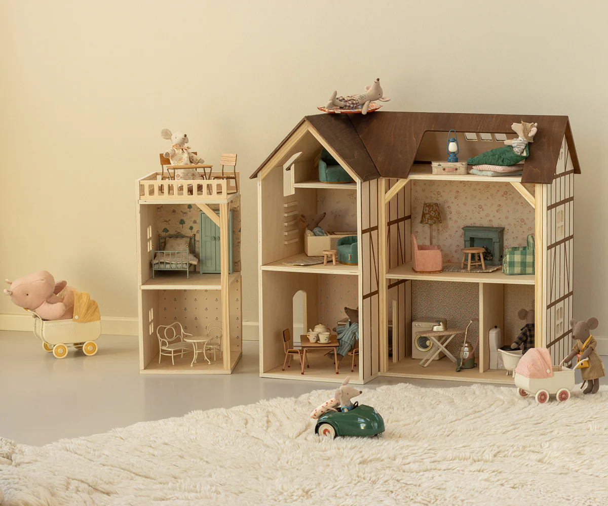 Wallpaper, Mouse hole Farmhouse