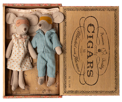 Mum & Dad mice in cigarbox