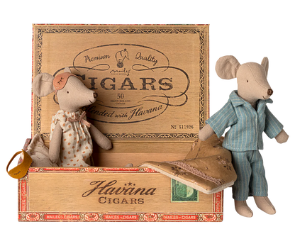 Mum & Dad mice in cigarbox